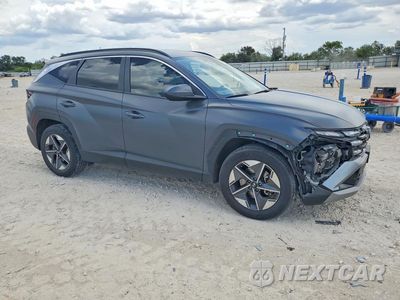 Czwarte zdjęcie samochodu z boku: 2025 HYUNDAI TUCSON SEL VIN:5NMJB3DE3SH477756 - miniatura