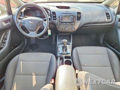 Zdjęcie 8 z 12 samochodu: 2017 KIA FORTE LX VIN:3KPFL4A79HE152981 - miniatura