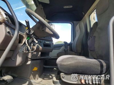 Zdjęcie 7 z 13 samochodu: 2013 VOLVO VN VNL VIN:4V4NC9EG1DN564048 - miniatura