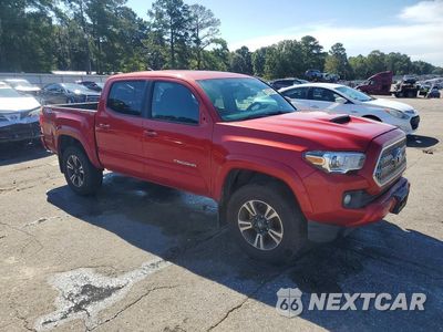 Czwarte zdjęcie samochodu z boku: 2017 TOYOTA TACOMA TRD SPORT VIN:3TMAZ5CN3HM047644 - miniatura
