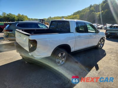 Trzecie zdjęcie samochodu z tyłu: 2026 HONDA RIDGELINE RTL VIN:5FPYK3F51TB016108 - miniatura