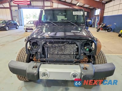 Piąte zdjęcie samochodu w środku: 2012 JEEP WRANGLER UNLIMITED SAHARA VIN:1C4BJWEG9CL134538 - miniatura