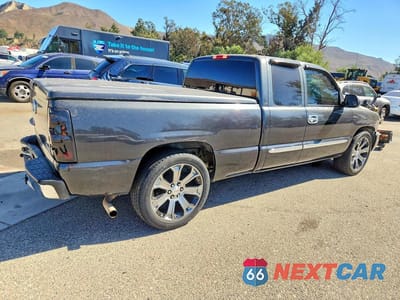 Trzecie zdjęcie samochodu z tyłu: 2003 GMC NEW SIERRA C1500 VIN:2GTEC19T331307008 - miniatura