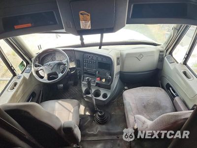 Zdjęcie 8 z 14 samochodu: 2014 INTERNATIONAL PROSTAR VIN:3HSDJAPR1EN791752 - miniatura