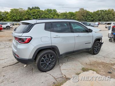 Trzecie zdjęcie samochodu z tyłu: 2026 JEEP COMPASS LATITUDE VIN:3C4NJDBN3TT241321 - miniatura