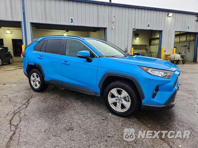 Czwarte zdjęcie samochodu z boku: 2019 TOYOTA RAV4 XLE VIN:JTMP1RFV5KD009940 - miniatura