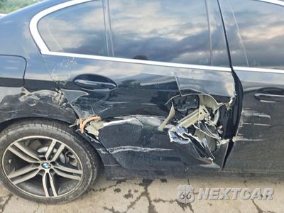 Zdjęcie 10 z 12 samochodu: 2021 BMW 530 XI VIN:WBA13BJ01MWW89696 - miniatura