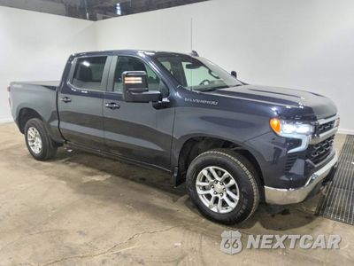 Czwarte zdjęcie samochodu z boku: 2024 CHEVROLET SILVERADO K1500 LT VIN:1GCUDDED9RZ166132 - miniatura