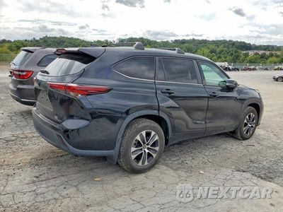 Trzecie zdjęcie samochodu z tyłu: 2024 TOYOTA HIGHLANDER XLE VIN:5TDKDRBH2RS535071 - miniatura