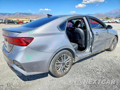 Trzecie zdjęcie samochodu z tyłu: 2024 KIA FORTE GT LINE VIN:3KPF54AD7RE757275 - miniatura