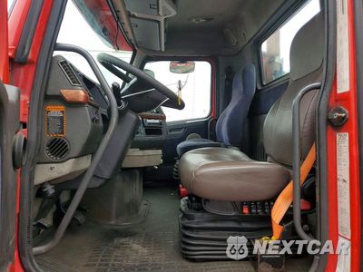 Zdjęcie 6 z 11 samochodu: 2011 VOLVO VNL SEMI TRUCK VIN:4V4NC9EJ8BN531265 - miniatura