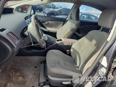 Zdjęcie 7 z 12 samochodu: 2015 TOYOTA PRIUS TWO VIN:JTDKN3DUXF0434458 - miniatura
