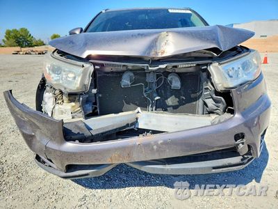 Piąte zdjęcie samochodu w środku: 2015 TOYOTA HIGHLANDER XLE VIN:5TDKKRFHXFS091580 - miniatura
