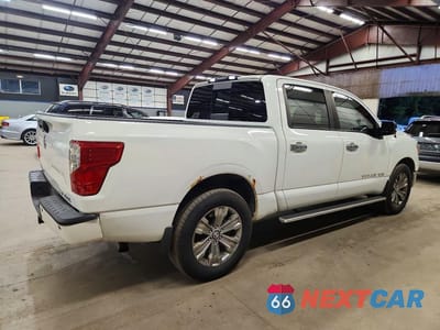 Trzecie zdjęcie samochodu z tyłu: 2018 NISSAN TITAN SV VIN:1N6AA1E59JN534689 - miniatura