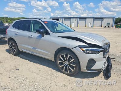 Czwarte zdjęcie samochodu z boku: 2024 VOLVO XC60 PLUS VIN:YV4L12RLXR1723698 - miniatura