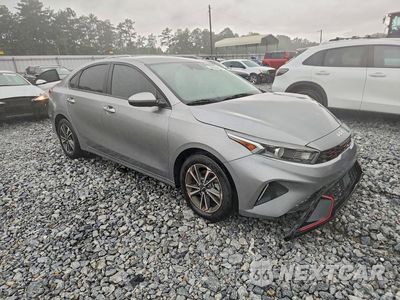 Czwarte zdjęcie samochodu z boku: 2024 KIA FORTE LXS VIN:3KPF24AD9RE726781 - miniatura