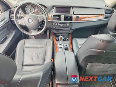 Zdjęcie 8 z 13 samochodu: 2013 BMW X5 XDRIVE50I VIN:5UXZV8C51D0C16784 - miniatura