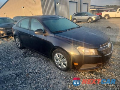 Czwarte zdjęcie samochodu z boku: 2014 CHEVROLET CRUZE LS VIN:1G1PA5SH2E7428896 - miniatura