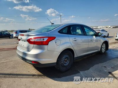 Trzecie zdjęcie samochodu z tyłu: 2012 FORD FOCUS SE VIN:1FAHP3F25CL113685 - miniatura