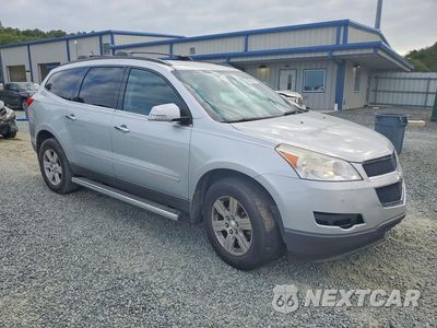 Czwarte zdjęcie samochodu z boku: 2011 CHEVROLET TRAVERSE LT VIN:1GNKRGED1BJ195999 - miniatura