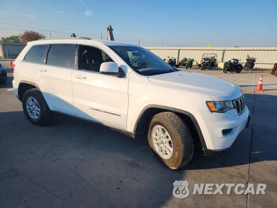 Czwarte zdjęcie samochodu z boku: 2019 JEEP GRAND CHEROKEE LAREDO VIN:1C4RJEAG9KC857576 - miniatura