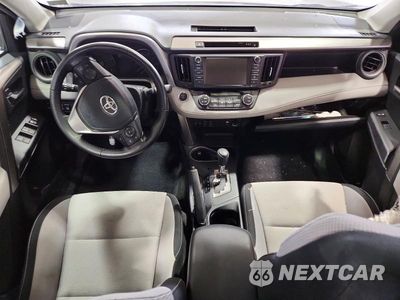 Zdjęcie 8 z 13 samochodu: 2018 TOYOTA RAV4 XLE VIN:JTMRFREV9JD224182 - miniatura