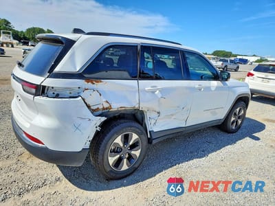 Trzecie zdjęcie samochodu z tyłu: 2024 JEEP GRAND CHEROKEE LIMITED 4XE VIN:1C4RJYB6XRC710667 - miniatura