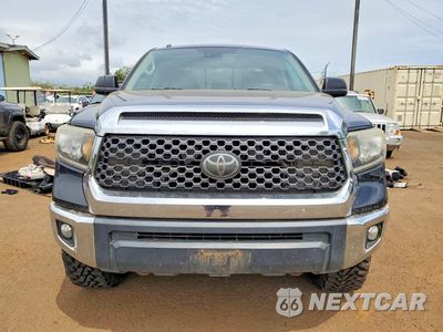 Piąte zdjęcie samochodu w środku: 2018 TOYOTA TUNDRA SR5 VIN:5TFUW5F17JX721440 - miniatura