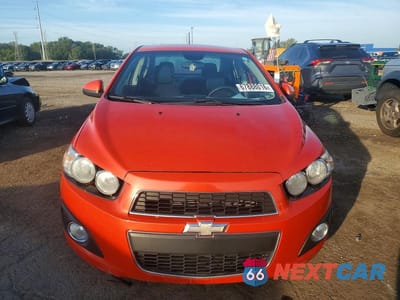 Piąte zdjęcie samochodu w środku: 2013 CHEVROLET SONIC LT VIN:1G1JC5SH8D4142681 - miniatura