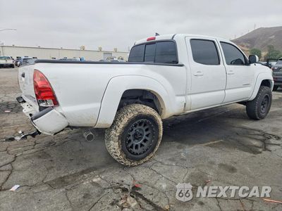 Trzecie zdjęcie samochodu z tyłu: 2014 TOYOTA TACOMA DOUBLE CAB PRERUNNER LONG BED VIN:3TMKU4HN5EM042074 - miniatura