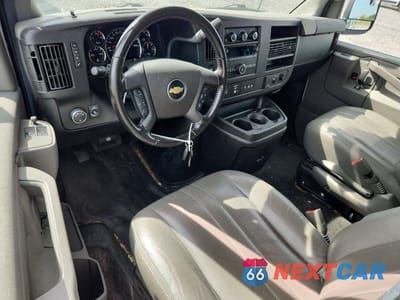 Zdjęcie 8 z 13 samochodu: 2021 CHEVROLET EXPRESS G2500 VIN:1GCWGAFPXM1263872 - miniatura