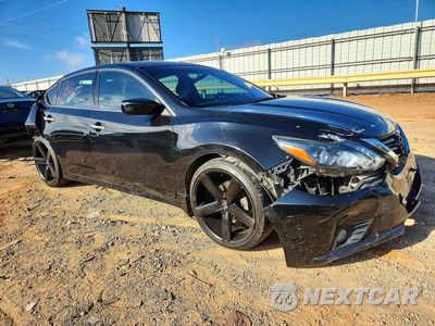 Czwarte zdjęcie samochodu z boku: 2017 NISSAN ALTIMA SR VIN:1N4AL3AP4HC229063 - miniatura