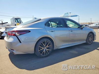 Trzecie zdjęcie samochodu z tyłu: 2024 TOYOTA CAMRY SE VIN:4T1G11AK1RU258501 - miniatura