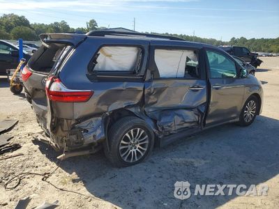 Trzecie zdjęcie samochodu z tyłu: 2018 TOYOTA SIENNA XLE 8-PASSENGER VIN:5TDYZ3DC1JS910608 - miniatura