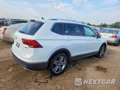 Trzecie zdjęcie samochodu z tyłu: 2020 VOLKSWAGEN TIGUAN SE VIN:3VV2B7AX4LM144693 - miniatura