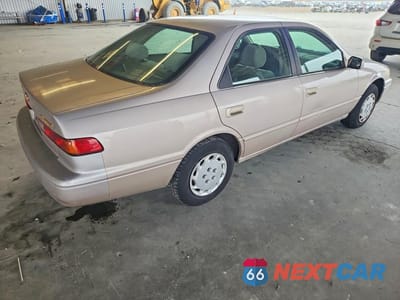 Trzecie zdjęcie samochodu z tyłu: 1997 TOYOTA CAMRY LE VIN:4T1BG22K7VU781657 - miniatura