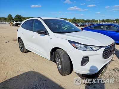 Czwarte zdjęcie samochodu z boku: 2023 FORD ESCAPE ST LINE VIN:1FMCU0MZ2PUB28376 - miniatura