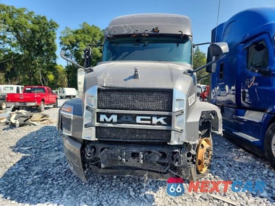 Piąte zdjęcie samochodu w środku: 2019 MACK ANTHEM SEMI TRUCK VIN:1M1AN4GY1KM001355 - miniatura