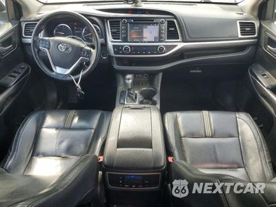Zdjęcie 8 z 13 samochodu: 2017 TOYOTA HIGHLANDER SE VIN:5TDJZRFHXHS395440 - miniatura