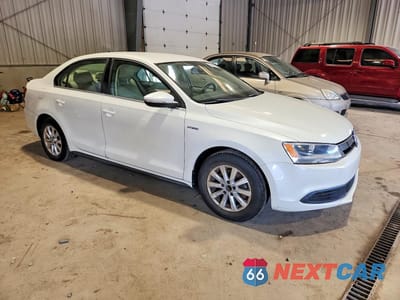 Czwarte zdjęcie samochodu z boku: 2013 VOLKSWAGEN JETTA HYBRID VIN:3VW637AJXDM284156 - miniatura