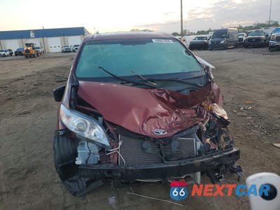 Piąte zdjęcie samochodu w środku: 2015 TOYOTA SIENNA XLE 7-PASSENGER VIN:5TDDK3DC2FS106909 - miniatura