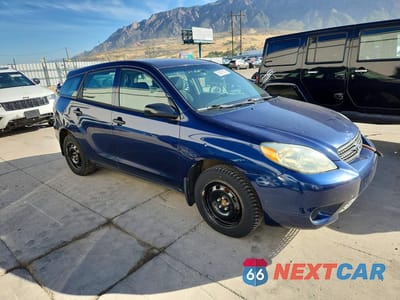 Czwarte zdjęcie samochodu z boku: 2005 TOYOTA MATRIX BASE VIN:2T1LR32E95C429597 - miniatura