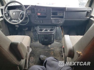Zdjęcie 8 z 13 samochodu: 2015 GMC SAVANA G2500 VIN:1GTW7FCG3F1239188 - miniatura