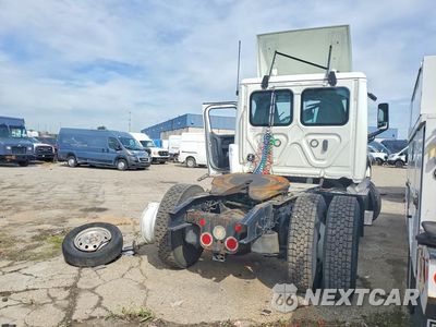Trzecie zdjęcie samochodu z tyłu: 2023 FREIGHTLINER CASCADIA 116 SEMI TRUCK VIN:3AKBHSDV7PDNU2161 - miniatura