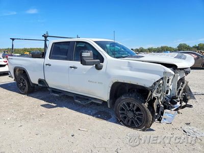Czwarte zdjęcie samochodu z boku: 2020 CHEVROLET SILVERADO K2500 HEAVY DUTY VIN:1GC4YLEY2LF157928 - miniatura