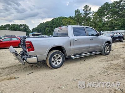 Trzecie zdjęcie samochodu z tyłu: 2020 RAM 1500 LARAMIE VIN:1C6SRFJT0LN201423 - miniatura