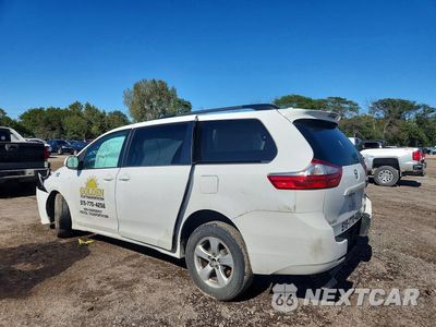Drugie zdjęcie samochodu z przodu: 2018 TOYOTA SIENNA LE VIN:5TDKZ3DC8JS903371 - miniatura