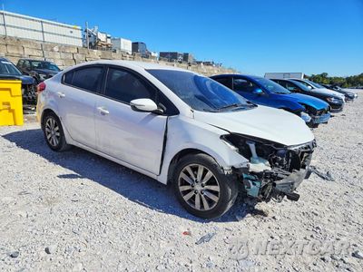 Czwarte zdjęcie samochodu z boku: 2015 KIA FORTE LX VIN:KNAFX4A67F5399370 - miniatura