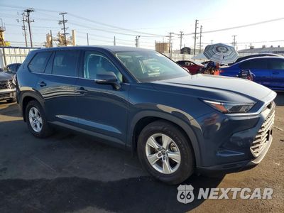 Czwarte zdjęcie samochodu z boku: 2025 TOYOTA GRAND HIGHLANDER LE VIN:5TDAAAA51SS022820 - miniatura