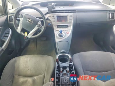 Zdjęcie 8 z 12 samochodu: 2015 TOYOTA PRIUS TWO VIN:JTDKN3DU8F1988219 - miniatura